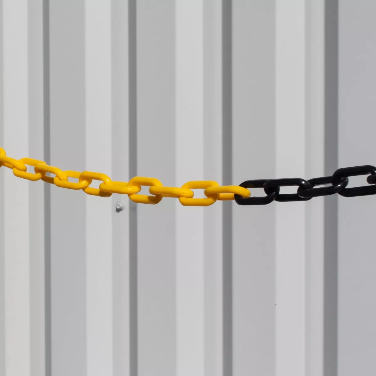 ACCESSORIES_YELLOW_BLACK_CHAIN_IMAGE